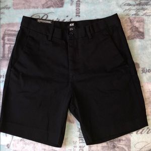 NWT Men’s H&M slim fit black shorts (size 30r)